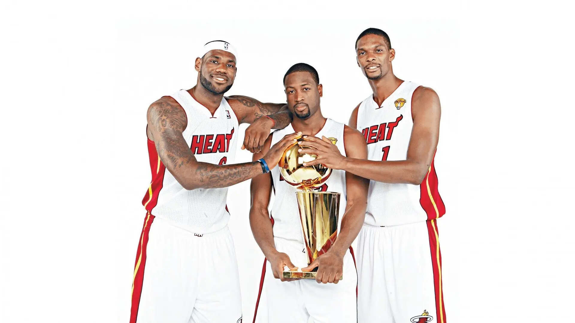 雄鹿核心中锋回应交易传闻：我忠于密尔沃基，密尔沃基雄鹿队总冠军